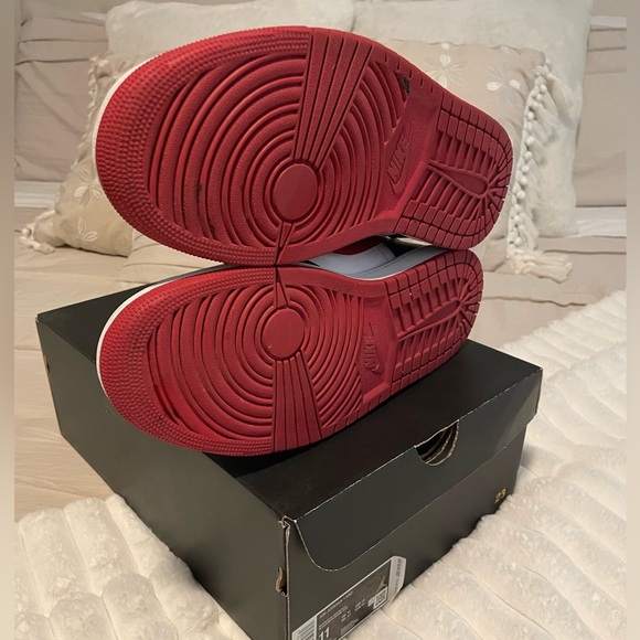 🔥 Nike Air Jordan 1 Mid ‘Gym Red Black White’ – Size 11 in Excellent Condition - Picture 3 of 4